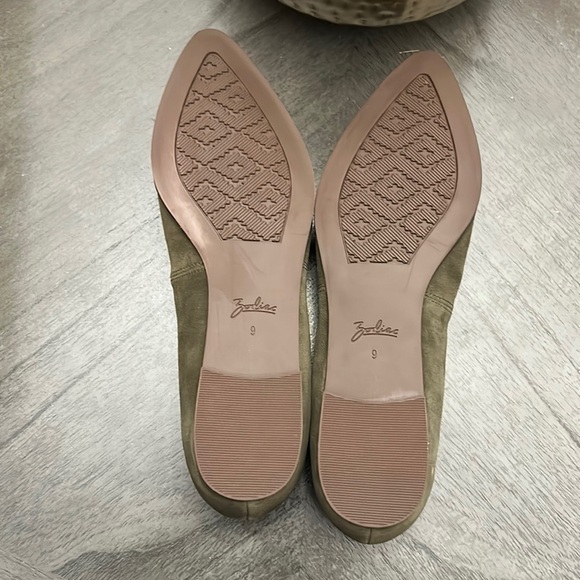 Zodiac Hill Pointy Toe Flat in Dark Olive - Picture 4 of 9